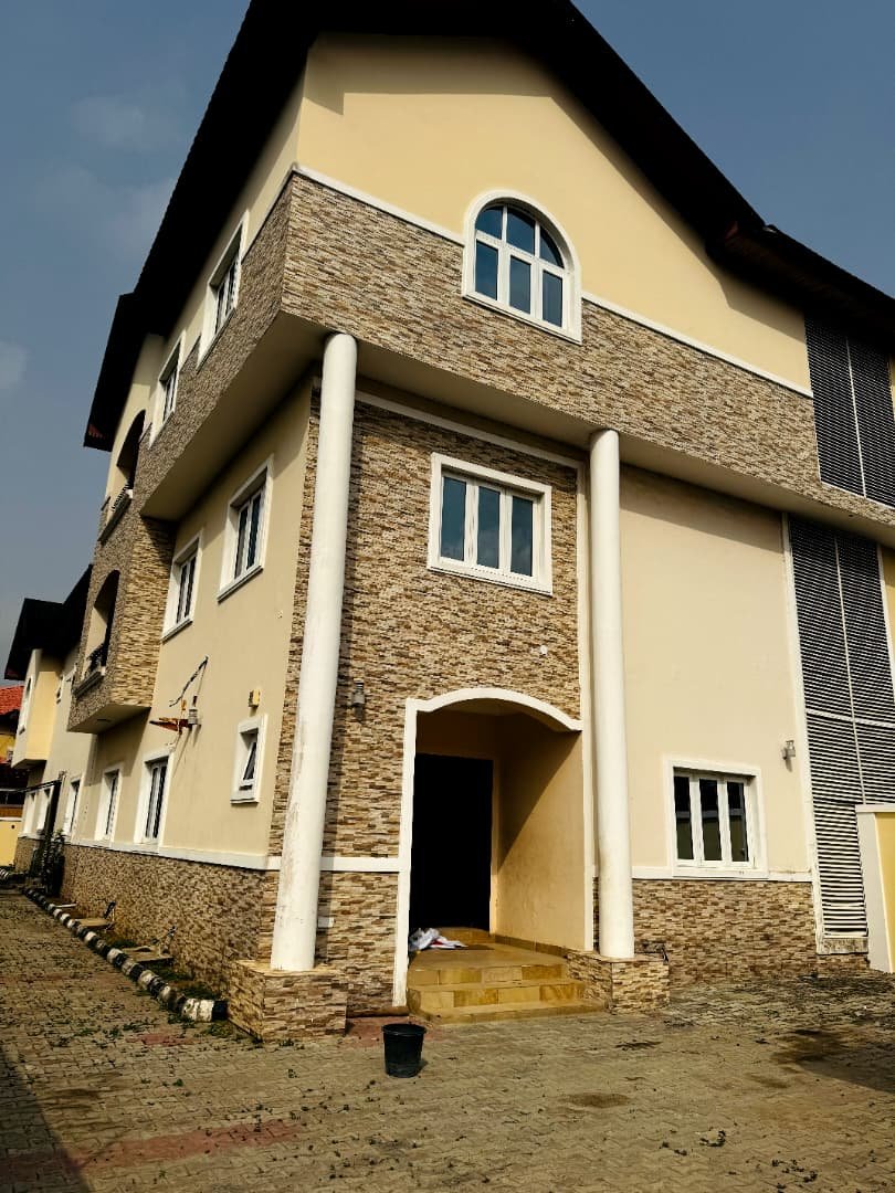 6 Bedrooms Semi-Detached Townhouse with BQ